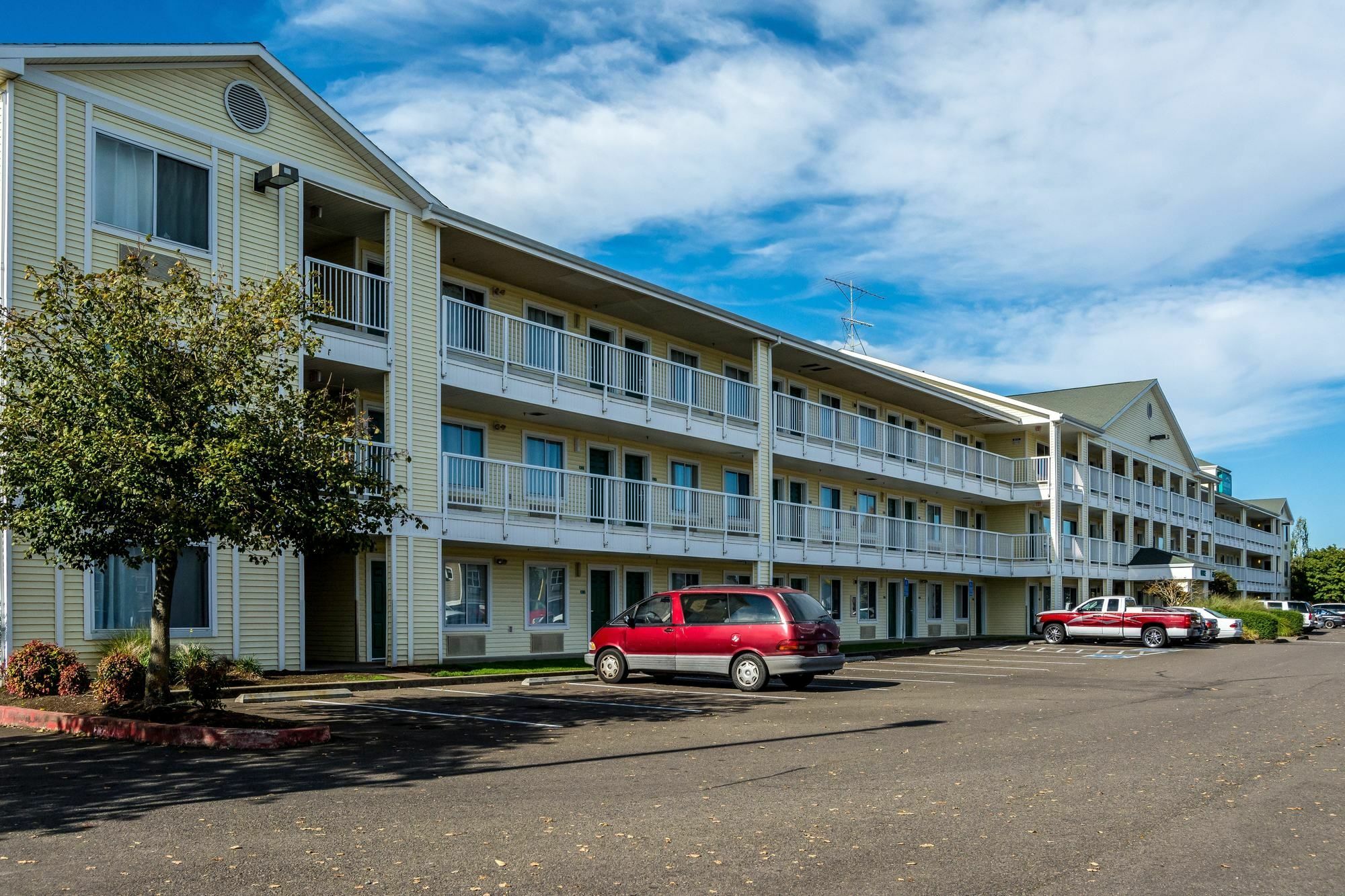 Hometowne Studios By Red Roof Salem, Or Exteriör bild